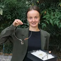 Les vrilles ont inspiré les premières créations d'Élisa Klur mais elle compte aussi sur le processus de vinification pour lui apporter d'autres idées