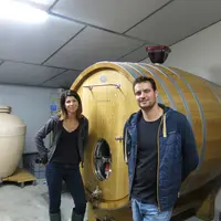 Pour Pauline Giraud et Clément Minne des Vignobles Gueissard, l'externalisation de l'embouteillage, du stockage et de l'expédition de leur gamme de né