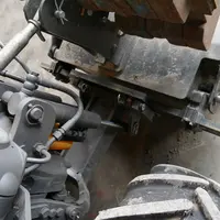 Attelage avant maison sur tracteur vigneron Fendt.