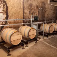 L’analyse croisée des données mesurées dans le chai et les barriques permet de mieux comprendre le comportement du bois et du vin lors de l’élevage.