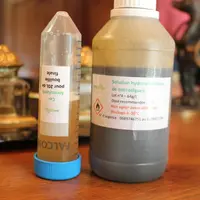 Les micro-algues sont contenues dans une formulation qui s'utilise comme les produits phytosanitaires classiques. Il s'en dégage une forte odeur marit
