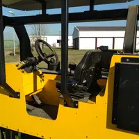 Afin d'être peu énergivore, l'enjambeur jaune et noir de Saudel ne reçoit pas de cabine mais juste un pare-soleil.