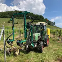 Avec le Grass Killer, Pierre Wach élimine l'enherbement sous le rang à l'aide de buses rotatives qui envoient de l'eau autour de 1 000 bars de pressio