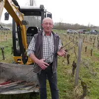 Pascal Preys, entrepreneur de travaux viticoles basé à Abzac, en Gironde, a conçu et breveté un tuteur métallique en M, le Tut'M.