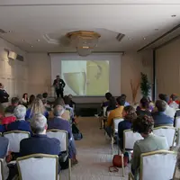 De nombreux professionnels ont partagé leurs réflexions sur le lien entre microbiologie et terroir lors de la matinée à l’institut Vatel de Nîmes.