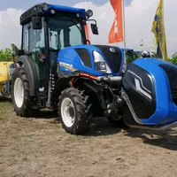 Le générateur "e-source" de New Holland est attelé à la prise de force frontale du tracteur. Il fournit l'énergie nécessaire au pulvérisateur électriq