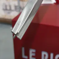 Le Multipic L30 + possède une pointe en croix pour un meilleur enfoncement et une meilleure résistance.
