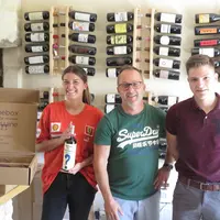 Jean-Christophe Large (au centre) et son équipe ne manquent pas d'idées pour faire de leur boîte à jeu sur le vin un outil de formation et de promotio