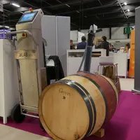 La solution de Bacchustorm permet de désinfecter les barriques à l'aide le lumière pulsée.