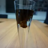 Les acides humiques sont de couleur brune et peu solubles dans l'eau.