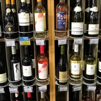 Déposer un nom à titre de marque auprès de l’INPI confère un droit de propriété sur le nom. En tant que titulaire de la marque, on peut alors s’oppose