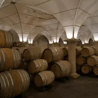 Tant que le vin et la barrique n’ont pas atteint leur équilibre, ils sont très sensibles aux perturbations telles que les courants d’air, la modificat