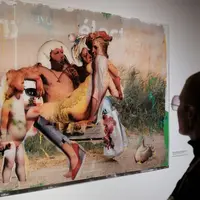 Dans sa série de collages Mytho-Vino, l'artiste Nental porte un regard contemporain sur Bacchus et Dionysos.