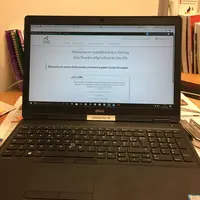 La formation mixte digitale intègre des phases de formation chez soi, via une plateforme numérique..