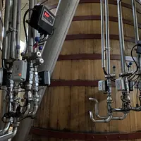 En installant les équipements adéquats, il est possible d'automatiser entièrement la phase de fermentation alcoolique, même sur des cuves existantes.