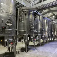 En jouant sur l'équipement de son chai, il est possible d'économiser du temps et de la main-d’œuvre.
