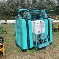 Ce pulvérisateur porté à panneaux récupérateur à assistance d'air ne dispose que d'un turbine par rang.