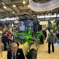 Tecnoma propose un concept d’autonomie énergétique des exploitations viticoles avec le tracteur enjambeur Bio-é.