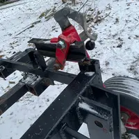 La roue de terrage étant trop haute, Benoît Roseau a soudé une patte pour la fixer.