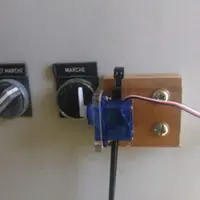 Exemple de réalisation, Coupdepouce est un doigt mécanique dirigé par SMS, afin d'activer une pompe d'irrigation.
