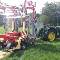 Certains constructeurs combinent une tondeuse à une rogneuse.