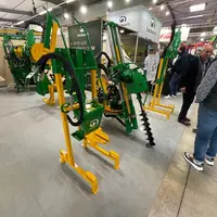 Le châssis polyvalent DH-3CM de Dagnaud peut embarquer une tarière, un enfonce-pieux ou encore une pince d'arrachage.