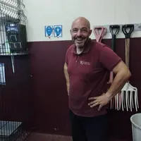Laurent Rousseau a grillagé et rendu accessibles avec badge ou clés certaines parties du chai comme celle abritant les produits œnologiques.