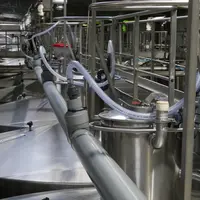 Un simple tuyau branché sur la cheminée de la cuve permet de récupérer le CO2 pendant les fermentations par voie passive.