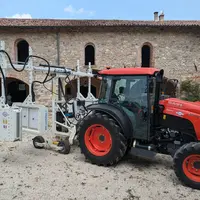 Tracteur Kubota vigneron équipé du système de stimulation des défenses de la culture par exposition aux UV-C UV Boosting