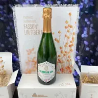 Étiquette en lin Fasson Lin Fiber sur une bouteille de champagne.
