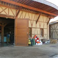viticulture. chai bioclimatique au  domaine Léon Boesch, Westhalten, Haut-Rhin, écologie, matériaux bio-sourcés, toiture végét
