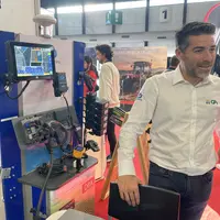 Pierre Gauyacq au salon Vinitech 2024 à Bordeaux présentant ses solutions My Vitiplanning.