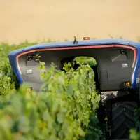Le premier robot viticole Bakus cree par la societe Vitibot installe a Reims dans la Marne pendant une presentation dans le vi