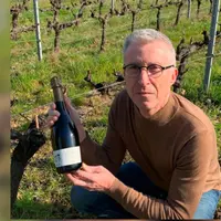 L'oenologue consultant et vigneron Jean-Pierre Valade.