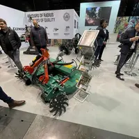 Gyrobroyeur Clemens équipés d'étoiles Kress et de disques émotteurs au Vinitech 2024