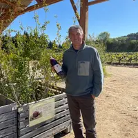 <em class="placeholder">Thomas Saleilles produit désormais, en plus du raisin, du jus et des plants de grenade.</em>