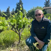 <em class="placeholder">Luc Pélaquié dans son vignoble</em>