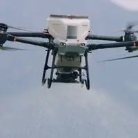 Drone Agras T50 de DJI en vol.