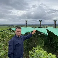 <em class="placeholder">Laurent Lignier dans les vignes équipées du système Bienesis</em>