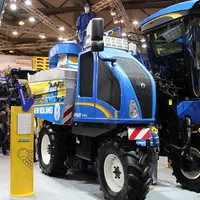 Machine à vendanger New Holland au salon Sitevi.