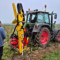 Tracteur Fendt et enfonce-pieux Rabaud Vibrescopic 5 Viti avec option perforateur.