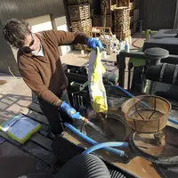 Viticulture. Préparation d'un traitement fongicide préventif en vigne en Champagne. Pulvérisateur  Tecnoma monté sur un e