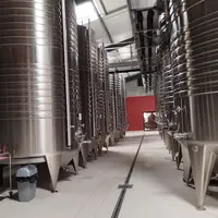 Cuves dans un chai