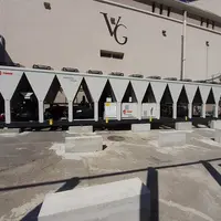 Groupe de froid devant une coopérative vinicole