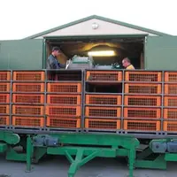 Le système mis au point par Jacky Ligner s’est inspiré des machines à dinde pour les tapis et de celles 
à poulet pour le remplissage des containers.