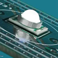 La led de quelques millimètres carrés émettant beaucoup de lumière blanche est au point. Il reste à adapter son packaging aux conditions particulières