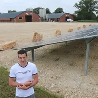 Ludovic Mazin a fait installer cent panneaux à l'intuition pour réduire ses facturés d'énergies surtout en période estivale. © P. Le Douarin
