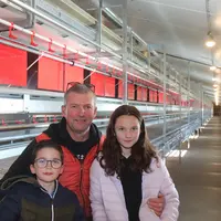 Gwénaël avec ses enfants Maxence et Camélia : Même si la charge financière reste importante, Gwénaël est plutôt satisfait de tourner une nouvelle page