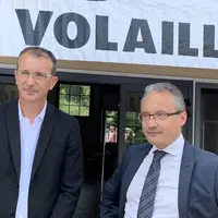 Hervé Labesque, président et Luc Berginiat, directeur de Volailles d’Albret, sont tous deux soucieux de conserver le lien avec les adhérents © C. Chab