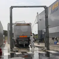 Le lavage des camions a en partie été automatisé, ce qui a rendu l’opération plus rapide, plus performante avec une moindre exposition des opérateurs.